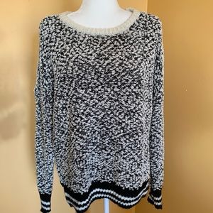 Staccato Casual Oversize White and Black Popcorn Crew Neck Sweater Size Small.
